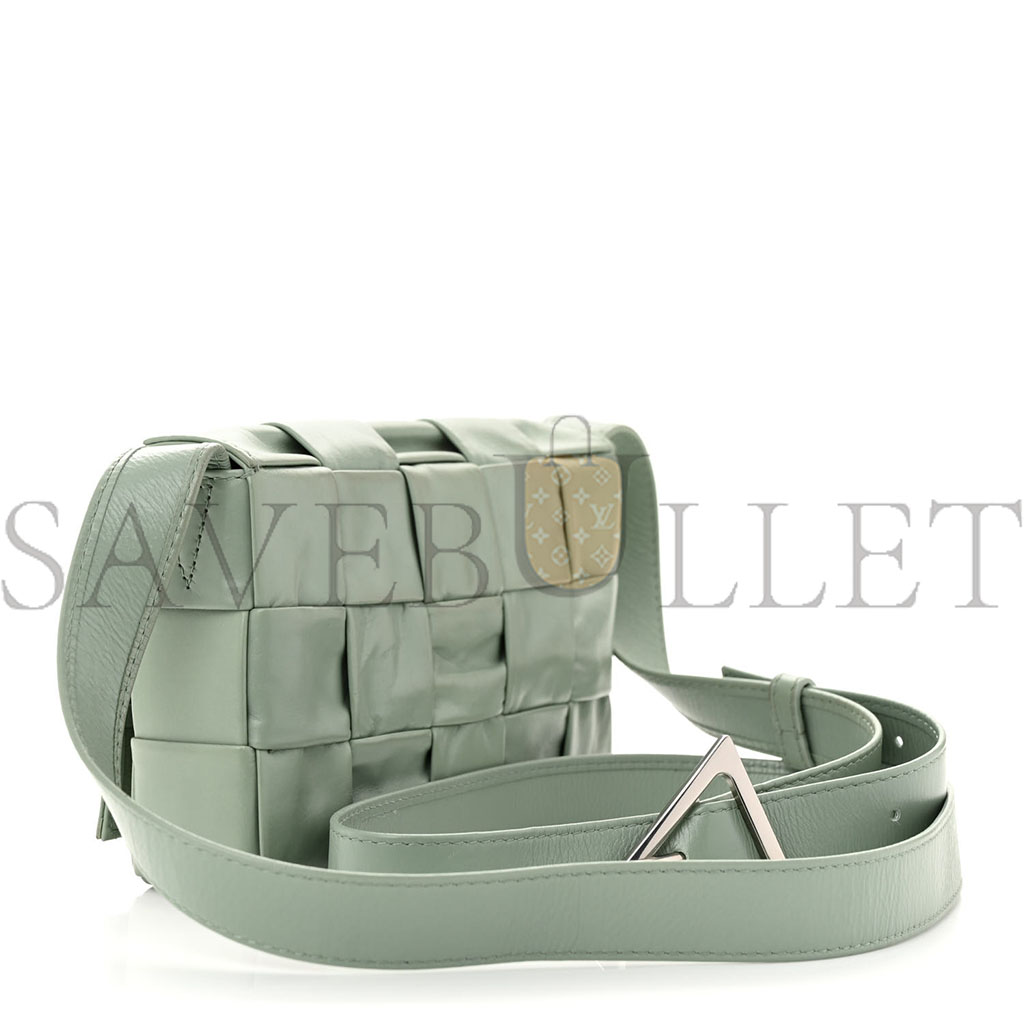 bo*te*ga Ve*ne*ta paper calfskin maxi intreccio cassette crossbody bag sage (19*12*4cm)