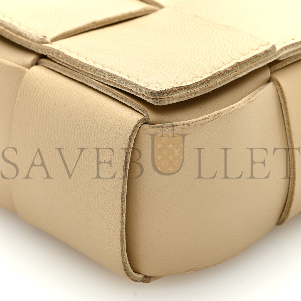 bo*te*ga Ve*ne*ta lambskin maxi intreccio candy cassette crossbody bag porridge gold (12*9*4cm)
