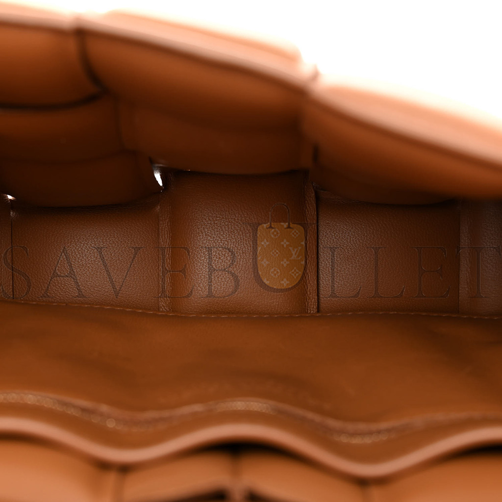 bo*te*ga Ve*ne*ta nappa maxi intreccio padded cassette crossbody bag caramel (26*18*8cm)